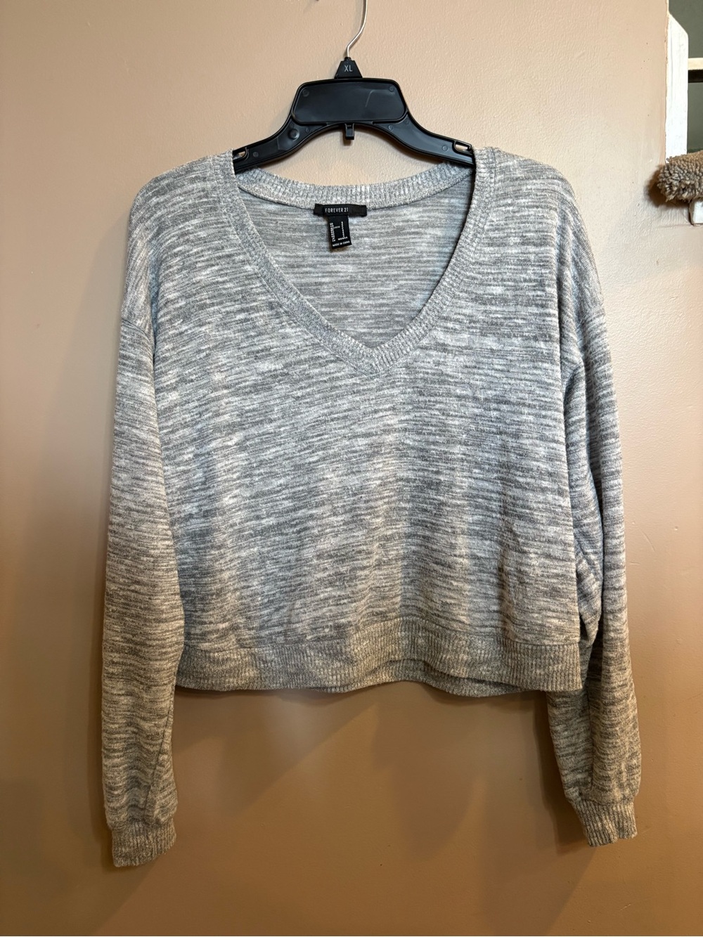 Forever 21 Gray Marled V-Neck Sweater size small